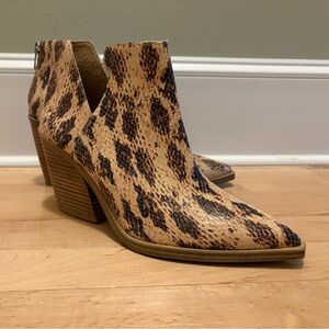 Like New Leather Vince Camuto Snake Print Ankle Booties
